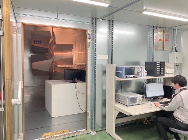 RVCでの放射妨害試験の例